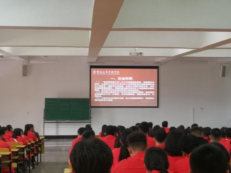 新生入学｜安全无小事,做遵纪守法新青年  商学院开展新生入学安全法治讲座 第 2 张