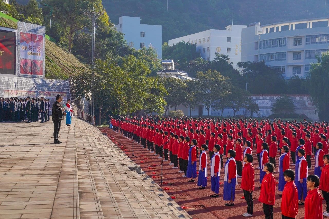 零距离感受榜样力量！云经管党员师生代表赴华坪女高开展党性教育活动 第 5 张