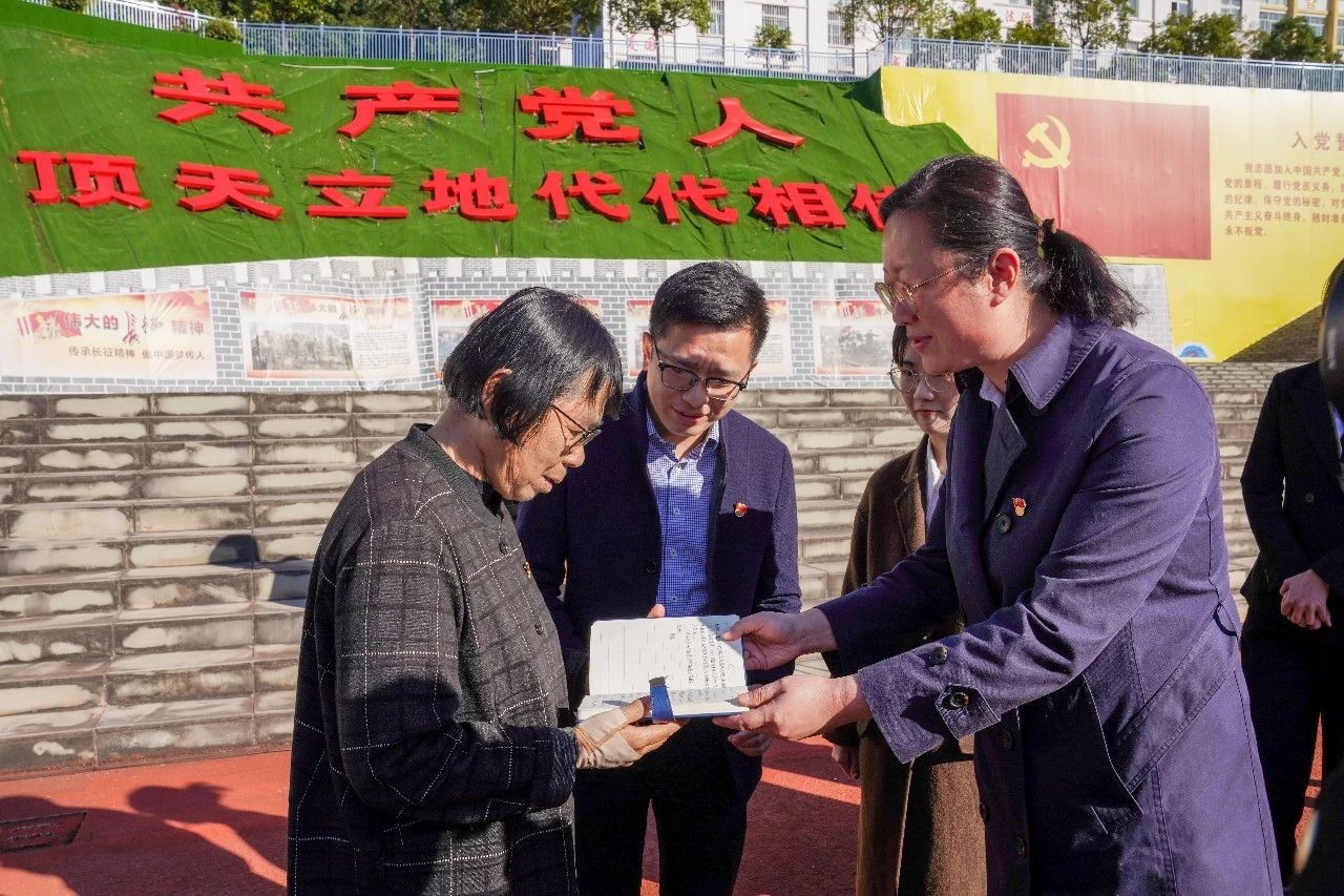 零距离感受榜样力量！云经管党员师生代表赴华坪女高开展党性教育活动 第 1 张