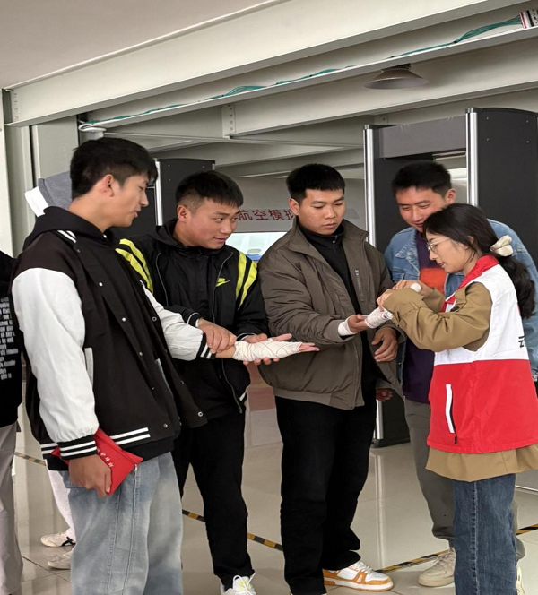 生命守护者诞生记：高职学院经贸旅游系初级救护员培训全员满分通关！ 第 5 张