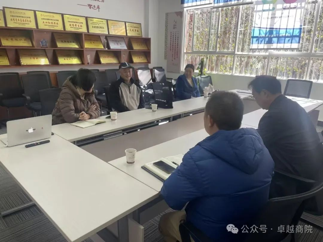 ?“桑榆不言老 法商烁余辉”——商学院举办银龄教师座谈会 第 3 张